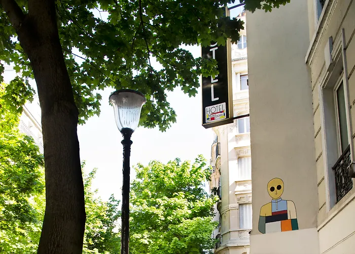 Hotel Du Mont Dore Batignolles Parijs